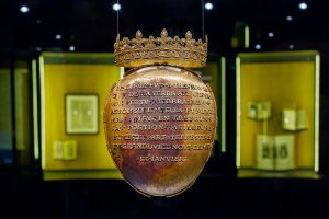 Во Франции похитили "золотое сердце" королевы Анны Бретонской