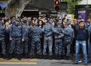 Протесты в Армении: диалог наладить не удается