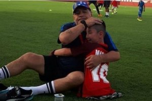 Марадона исполнил мечту безногого мальчика из Казахстана