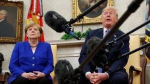 The New York Times: взаимные комплименты не помогли Трампу и Меркель найти общий язык