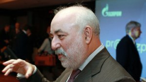 Вексельберг попросил у государства $5,5 млрд и запрета на импорт Evian и Perrier