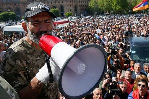 "При любом сценарии": названа выгода Украины от майдана в Армении