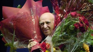 Владимир Этуш отмечает 95-летний юбилей на сцене родного Вахтанговского театра  (В этот день он сыграет главную роль в спектакле "Бенефис")