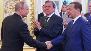 [Кто то сомневался?]Путин внес кандидатуру Медведева на пост премьер-министра