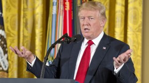 США готовятся к дефолту. Рост угрозы дефолта вынуждает Трампа заговорить о перспективах реструктуризации госдолга США: темп увеличения долгов страны втрое обгоняет темпы роста ее экономики