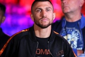 Первый нокдаун лучшего боксера планеты Васи Ломаченко. Весь бой с Линаресом
