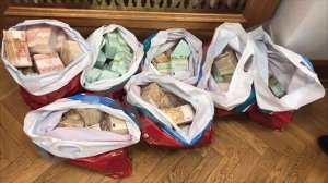 Миллиард из квартиры главы Ростехнадзора по СЗФО пришлось выносить мешками.