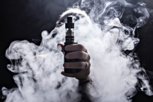 В Вологодской области запретили курить вейпы в общественных местах