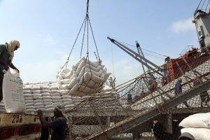 Bloomberg: у берегов Йемена в судно с грузом пшеницы из России попала ракета