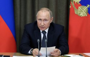 Путин: корабли ВМФ с ракетами "Калибр" будут нести постоянную боевую вахту в Средиземном море