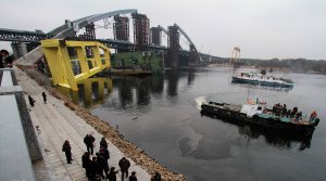 [«Какая боль, какая боль!»] Конца не видно: Украина БОЛЬше 30 лет не может достроить гигантский мост через Днепр, который начали проектировать еще при Горбачеве