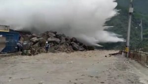 Масштабный прорыв воды после аварии на ГЭС в Колумбии сняли на видео