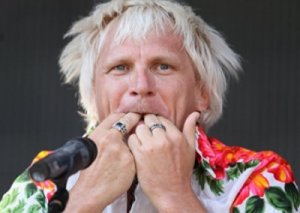 Олег Скрипка обеднел в пять раз и снова просится на гастроли в Россию