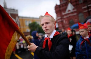 Три тысячи детей приняли в пионеры на Красной площади 20 мая.