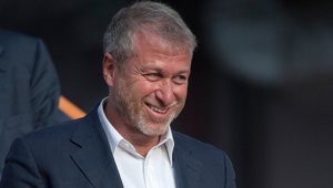 Абрамовичу отказали в продлении британской визы