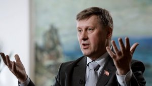 "Мэр во время выступления был трезв на 100%. Даже на праздниках он практически никогда не пьет....."  (Мэрия Новосибирска назвала шуткой эмоциональное выступление главы города)