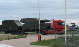 По латвийским дорогам передвигаются "картонные танки"