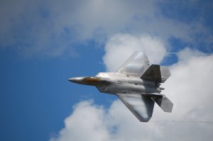 Military Watch: Американские F-22 потеряли превосходство над российскими самолётами в Сирии
