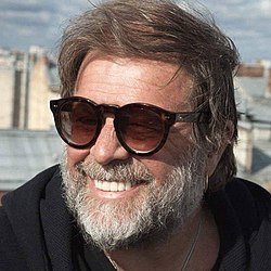 Гребенщиков бесплатно сыграл на улице в Петербурге