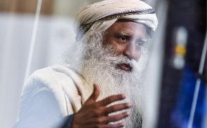 Индийский философ-мистик Садхгуру по приглашению Грефа выступил на Петербургском международном экономическом форуме