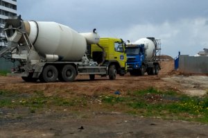 В новом микрорайоне Кирова незаконно сбрасывают строительные отходы