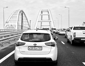 На Крымском мосту произошло первое ДТП