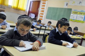 Во Франции школьников будут наказывать за ношение кипы