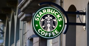 Глава всемирной сети кофеен Starbucks заявил о своей отставке. СМИ полагают, у бизнесмена президентские амбиции