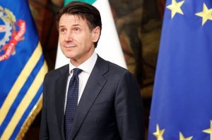 Премьер Италии выступил за пересмотр санкций в отношении РФ