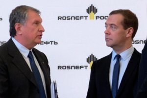 «Реальное повышение в 1,5 раза»: как Сечин ответил Медведеву на упреки в «эгоизме»