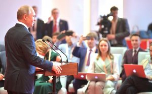 По завершении работы саммита Шанхайской организации сотрудничества Владимир Путин встретился с российскими журналистами и ответил на их вопросы
