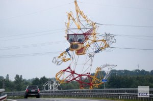 Под Калининградом к ЧМ-2018 установили опору ЛЭП в виде волка Забиваки