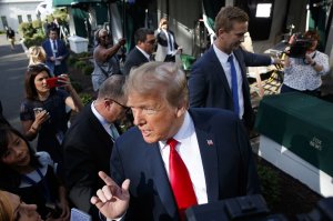 WP: посол США Хантсман работает над организацией визита американских сенаторов в РФ