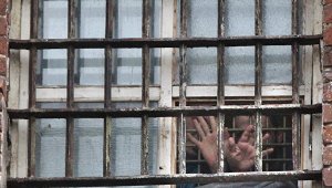 После поправок в УК РФ досрочно освободятся более 100 тысяч человек