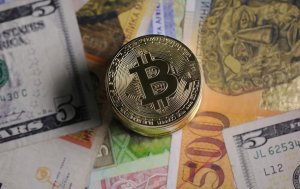 У жителя Киева отобрали биткоины на 2,5 млн $