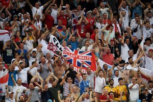 Британская полиция ищет англичан, распевавших нацистскую песню на ЧМ в России