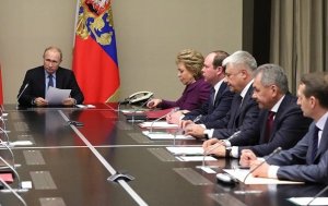 (возврат Януковича?) Путин созвал совбез РФ после разговора с Порошенко