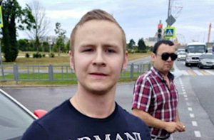 В Сочи немецкий болельщик спас жизнь мопедисту, попавшему в аварию (На родине Кевин Майер работает спасателем)