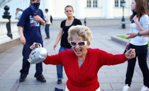 Как нас убеждают в вечной молодости (Маразм в России: 65-летних гонят строить будущее, 30-летних — в песочницы)