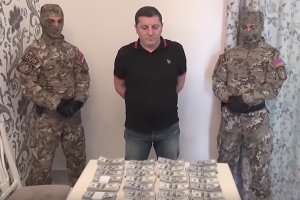 Взятки и братки - В Армении трясут чиновников и генералов. У них находят миллионы и склады оружия