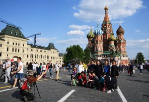 Медведев предложил компенсировать туристам часть стоимости путёвок в Россию