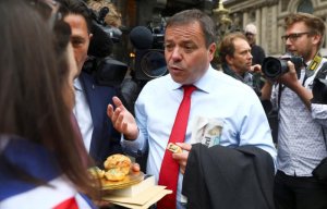 ( И тут рука Москвы...) Крупнейший жертвователь Brexit встречался с российским послом 11 раз