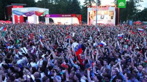 Футболисты сборной России лично поблагодарили болельщиков на Воробьевых горах