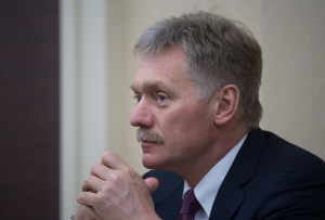 В Москве сожалеют в связи с кончиной британской гражданки от отравления в Эймсбери и глубоко озабочены продолжающимся использованием отравляющих веществ - Песков