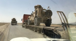 США передали 200 грузовиков с оружием и боеприпасами Сирийским демократическим силам (SDF) в восточной Сирии