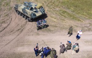 БТР-МДМ с экипажем впервые десантировали в ходе учений ВДВ под Рязанью
