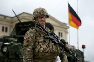 Почти половина немцев хочет, чтобы американская армия покинула страну