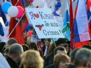 Собчак, Ахеджакова, Шендерович вошли в список противников Крыма