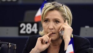 Европарламент заморозил дотации партии Ле Пен