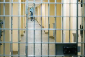 В Брянске сотрудник колонии запытал заключенного до смерти